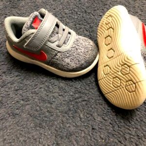 Nike toddler size 6 shoes